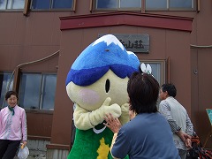 槍ヶ岳山荘でアルプちゃんに会う