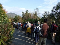 ロープウェイ乗り場までの行列