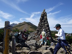 頂上標識とケルン