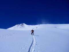 摩利支天岳に向かって