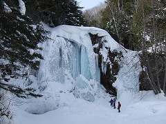 善五郎の滝 亀裂部落ちてた