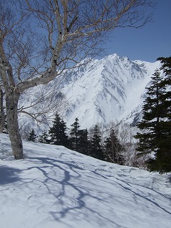雪庇切れ間のすぐ上