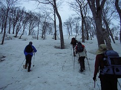 峠手前の急な坂