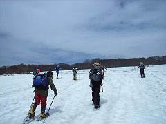 畑を突き抜ける