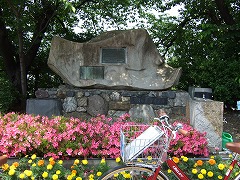 絵には当時の賑わいが描かれています