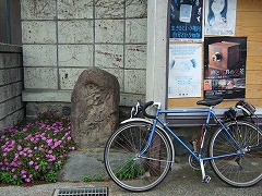 至るところに道祖神。