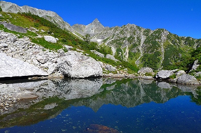 天狗池に映る槍ヶ岳