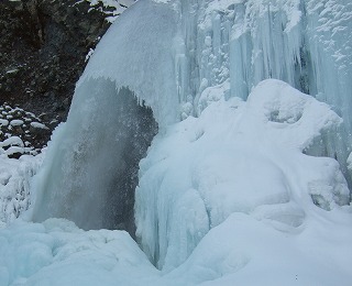 ドーム状から水しぶき