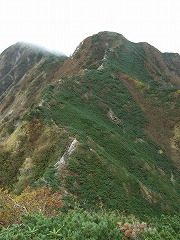 右側ピークがK2、左は霞沢岳