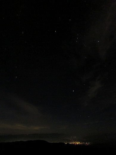 オリオン座と街灯り