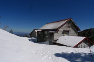 厳冬期も営業する位ヶ原山荘