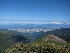 安曇野の田園を望む