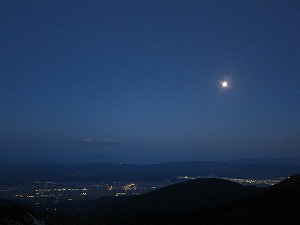 月と夜景