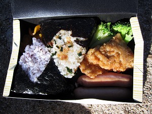 おにぎり弁当