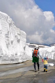 親子で雪の回廊ウォーク♪