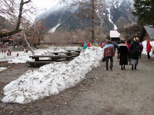バスターミナルから河童橋へ（梓川左岸）