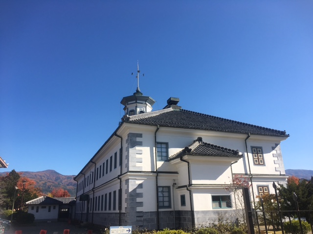 青空と旧開智学校