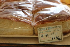 並んだ牛乳パン